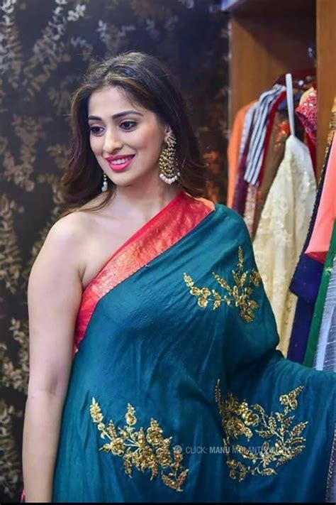 saree without blouse model